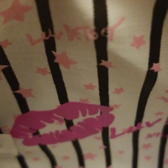 Betsey Johnson Mini Barell w/ detachable Strap - Picture 4 of 4